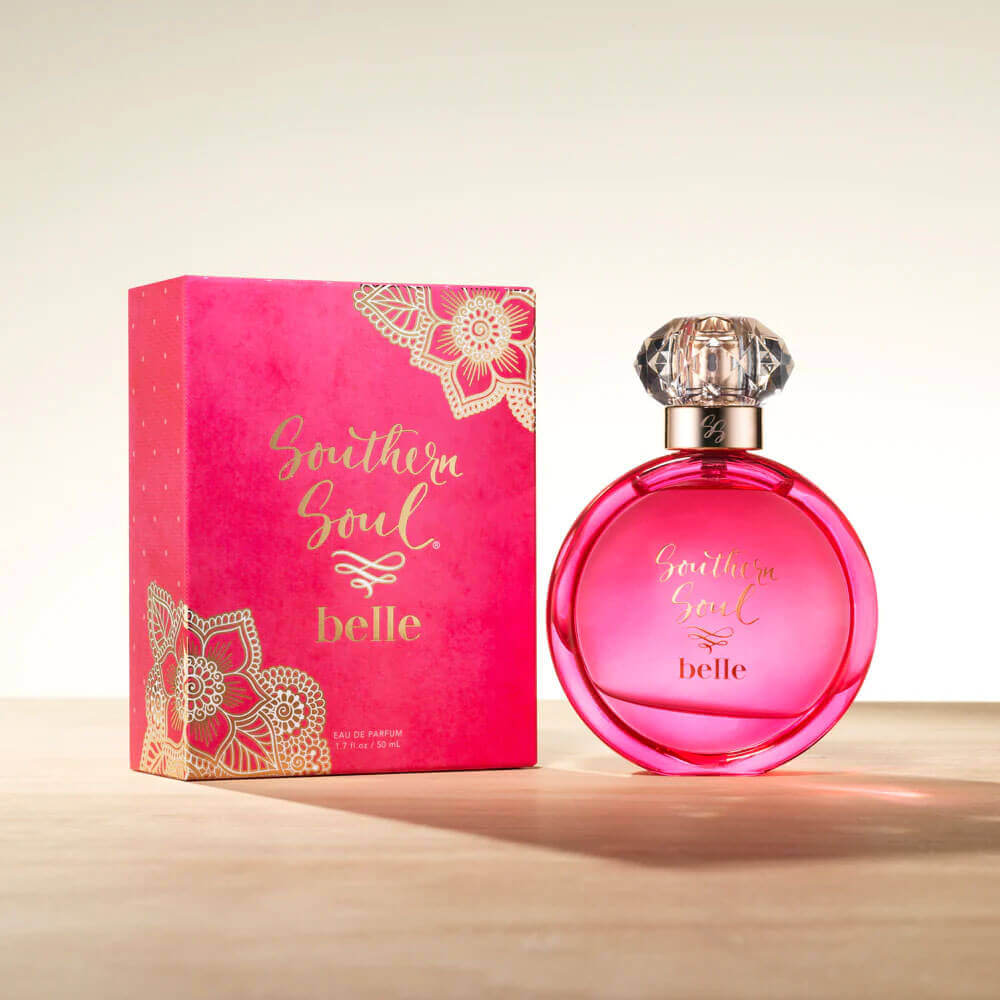 Sweet and lush, Southern Soul Belle lends itself to the gracious and graceful. With Sweet Hibiscus Nectar, Juicy Georgia Peach, Warm Vanilla Creme, it's no doubt this perfume has charm, class and confidence.
