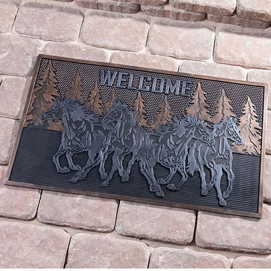 Welcome guests to your western home with this eye-catching rubber horses doormat.