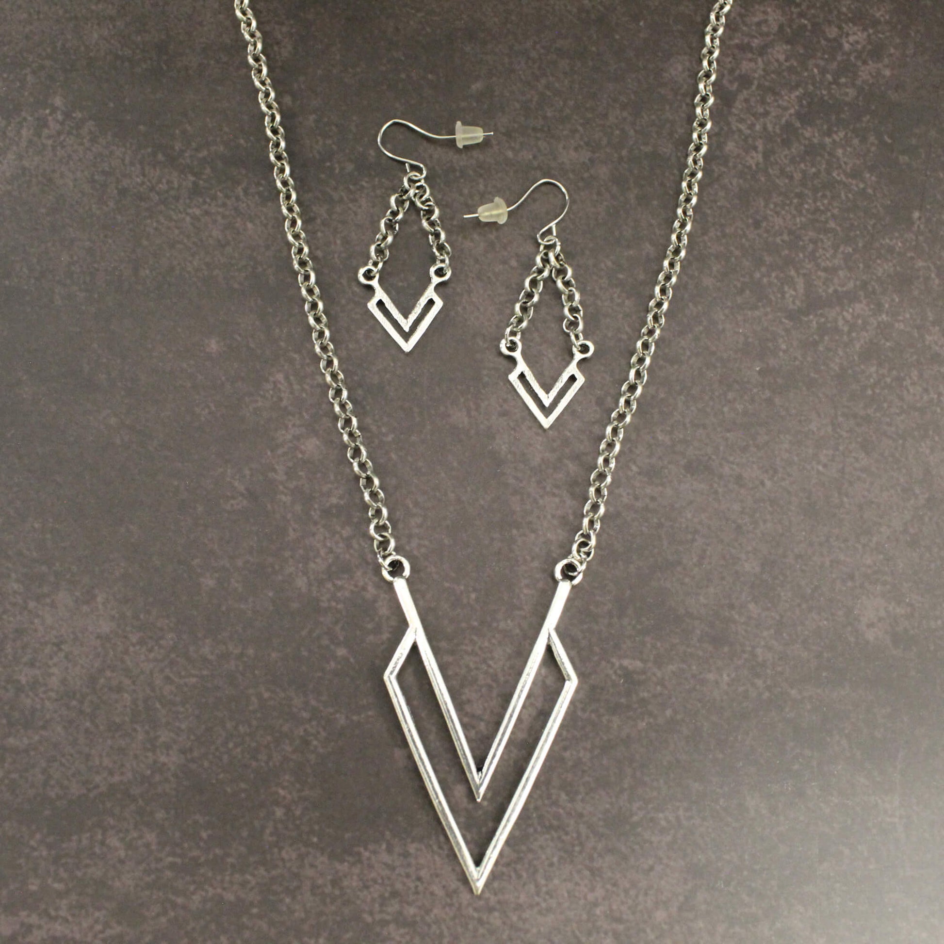 This striking set is the perfect accessory to infuse your look with a touch of adventure. The interlocking chevron design symbolizes your fearless spirit and passion for exploring new horizons. Whether you're heading to the office or a night out, this set will elevate your style and leave a lasting impression.