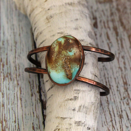 This exquisite bracelet is your next must-have accessory. The stunning turquoise stone takes center stage, showcasing Mother Nature's artistry. Elevate any outfit with the natural beauty and stylish appeal of this handcrafted bracelet.&nbsp;