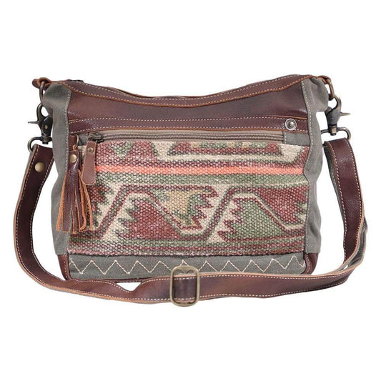 This shoulder bag has chic fashion marvelous design Comes with zippered top closure to secures items inside. 105x9x3.5