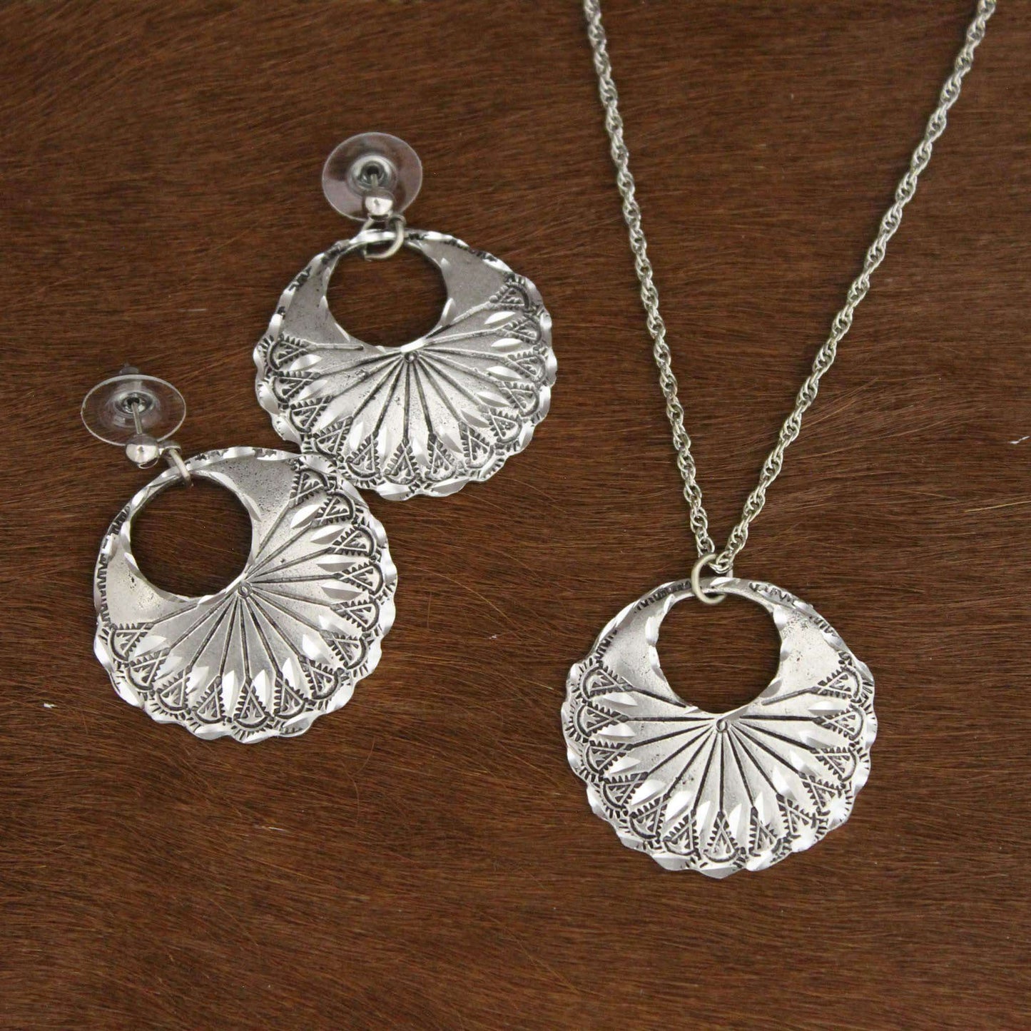 Shell Pewter Necklace