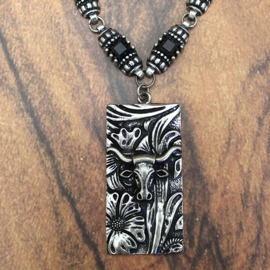 For cowgirls and western lovers who want gorgeous cowboy jewelry, the Silver Dog Tag Longhorn Necklace is a must-have accessory. Show your bold spirit and rustic style with this striking longhorn necklace!