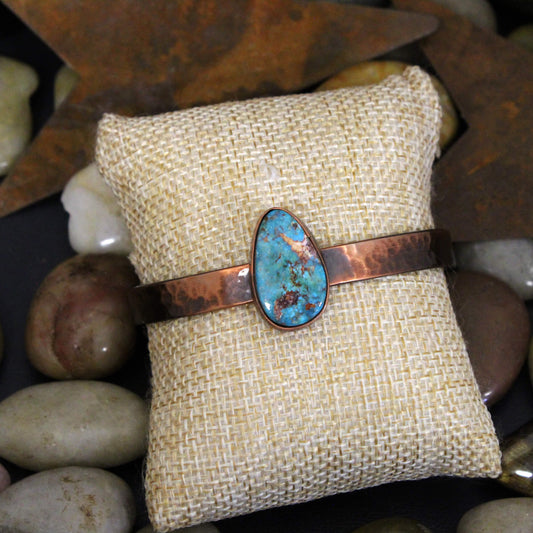 Is there anything more beautiful then turquoise and copper? We absolutely love this thin cuff. There's so much beauty in the simplicity of the design. Turquoise is from Nevada and handcrafted in Idaho. This bracelet is rich in color and offers a purely original look. Carefully bend to fit your wrist. Works great layering with other bracelets.