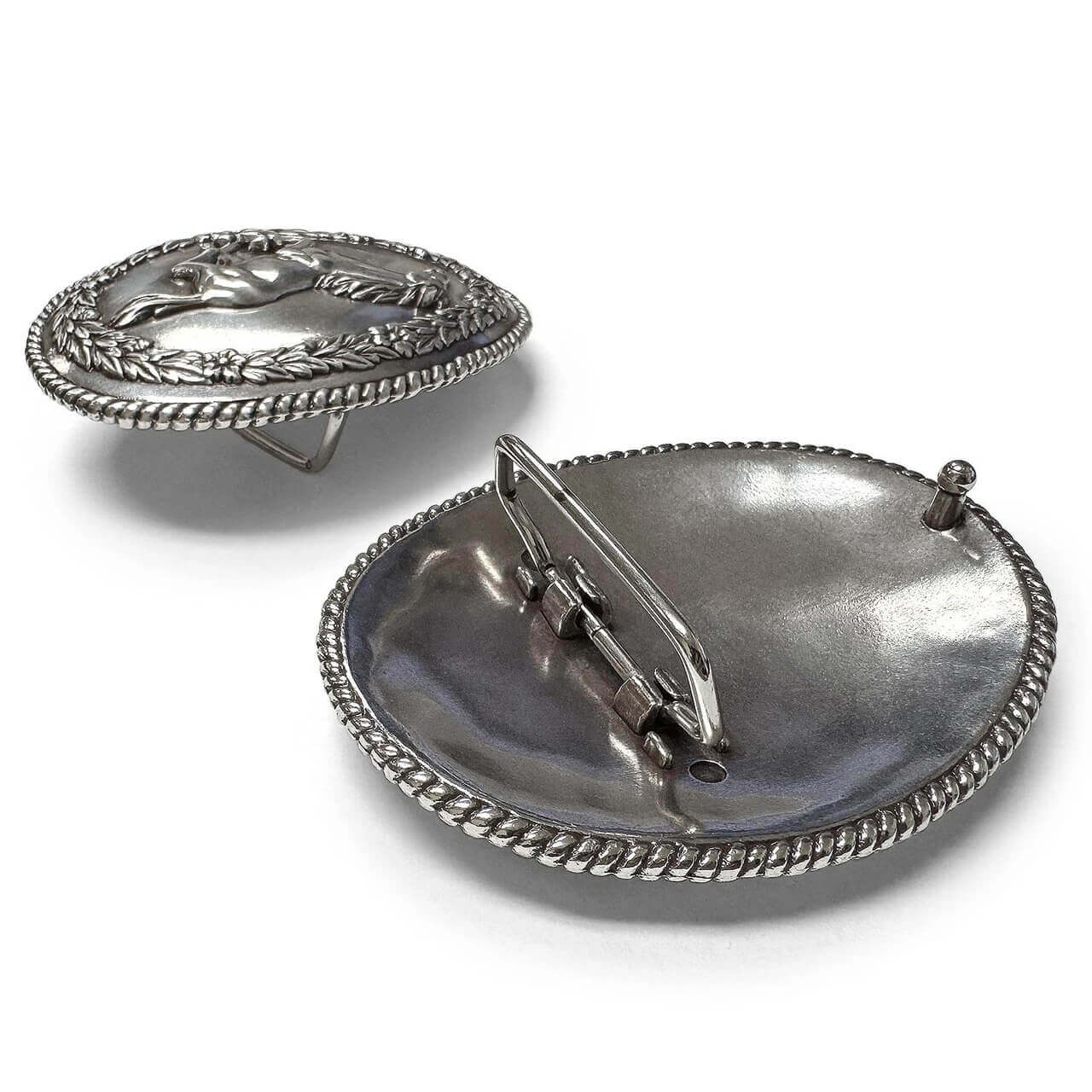 Western Antique Silver Rope Edged Horse Belt Buckle showcases a detailed design and quality craftsmanship.